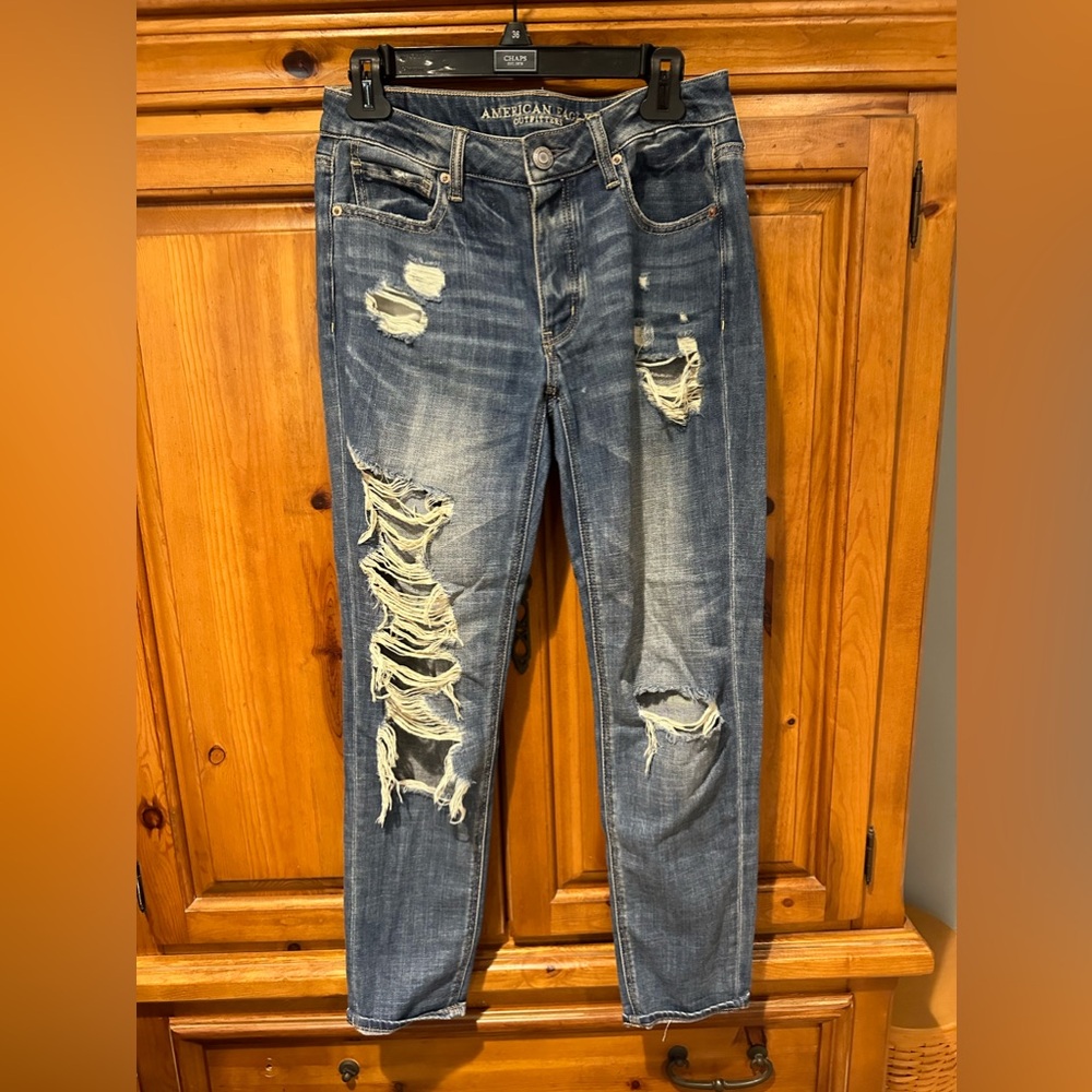 American eagle size 2 distressed jeans